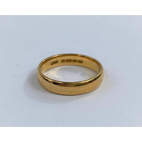 650E - A 22 ct gold hallmarked wedding ring 5.1gm size N