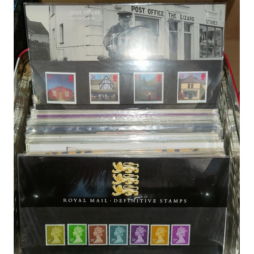 235 - GB: a collection of approx 60 QEII mint sets of commemorative stamps in packs (1991/97)