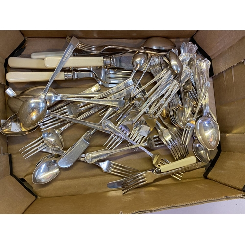 621 - A selection of silver plated cutlery, boxed and loose