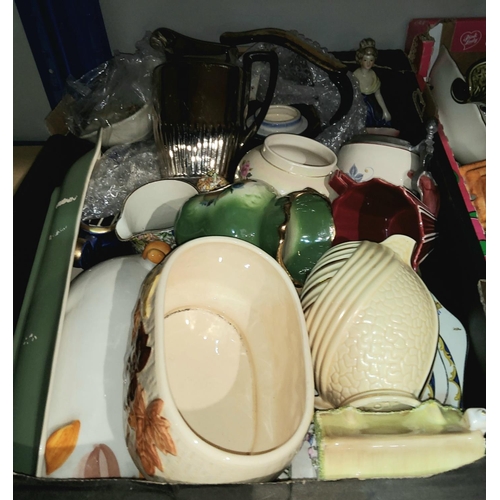 12 - A selection of decorative pottery including Royal 
Doulton tureens, Carlton ware dishes, Wade items ... 