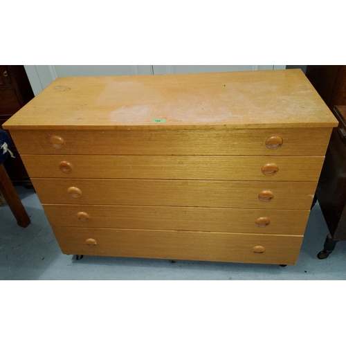 795 - A modern lightwood chest of 5 drawers

NO BIDS SOLD WITH NEXT LOT