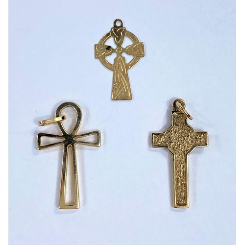 621 - Three yellow metal cross pendants, stamped '375', 6.3 gm