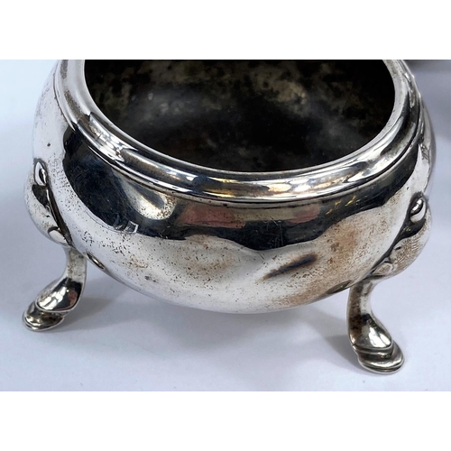641 - Two Georgian hallmarked silver cauldron salts on triple hoof feet, London 1810 & Edinburgh 1746, 5.5... 
