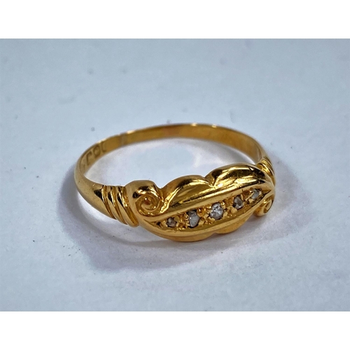662 - An Edwardian yellow metal dress ring with 5 diamond chips in crossover split shank setting, 2.1 gm (... 