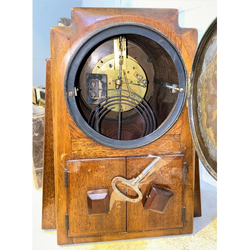 86 - An Art Deco style mahogany cased clock in an architectural design with circular dial, height 31cm (w... 