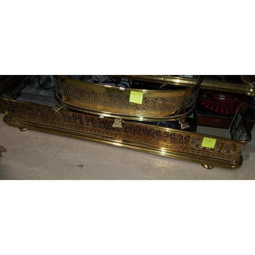 114 - A 19th century pierced brass fender, length 118cm