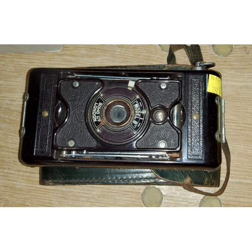 192D - A Kodak 'Model B' bakelite cased camera.