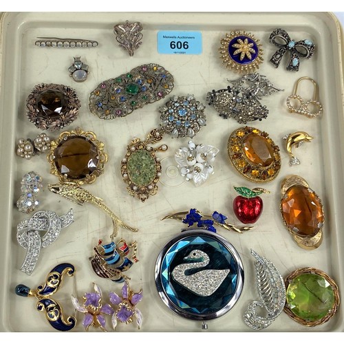 606a - A selection of Victorian and later brooches