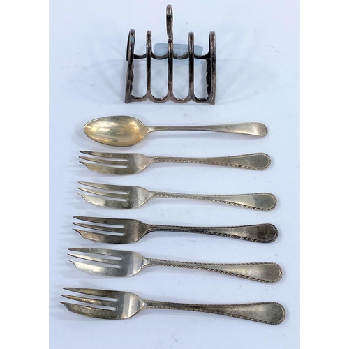 635 - A set of 5 cake forks, Sheffield 1936; a silver teaspoon, 4.25 oz; a silver plated 4 division toast ... 