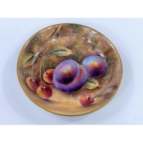 635 - A small Royal Worcester circular dish hand painted with plums in a naturalistic setting, signed  Pla... 