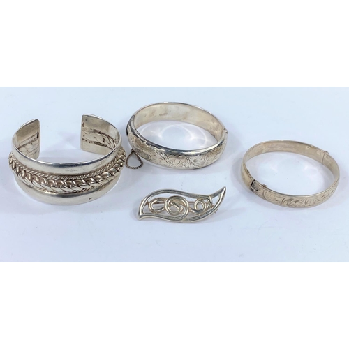 649 - 2 hallmarked silver bangles and a pierced leaf shaped brooch stamped 925, I N; a heavy white metal b... 
