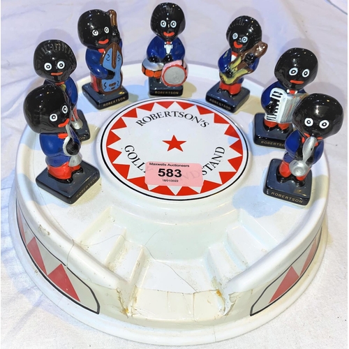 583 - A vintage ceramic Robertson's band stand and 7 piece ceramic band (band stand a.f)