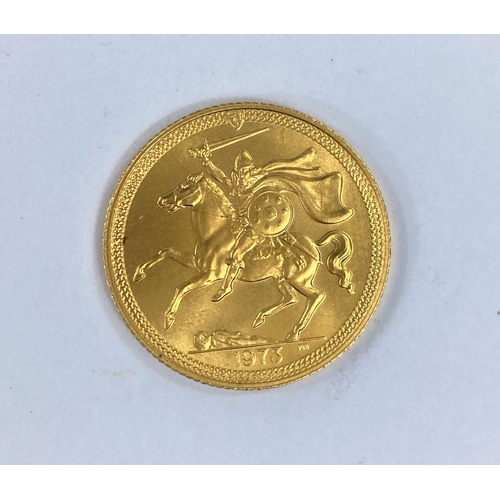 731 - A 1973 Isle of Mann 22 carat gold sovereign with Norse Warrior to obverse, 7.96gm, Pobjoy Mint
