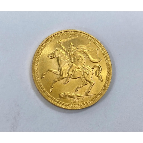 733 - A 1973 Isle of Mann 22 carat gold sovereign with Norse Warrior to obverse, 7.96gm, Pobjoy Mint