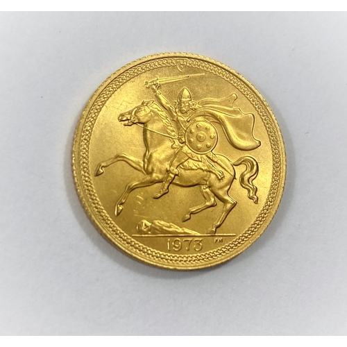 736 - A 1973 Isle of Mann 22 carat gold sovereign with Norse Warrior to obverse, 7.96gm, Pobjoy Mint