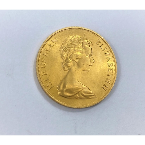739 - A 1973 Isle of Mann 22 carat gold sovereign with Norse Warrior to obverse, 7.96gm, Pobjoy Mint