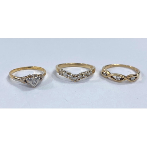 646 - A yellow metal dress ring stamped 18ct plat with single diamond in heart shaped setting, 2.4gm; 2 ge... 