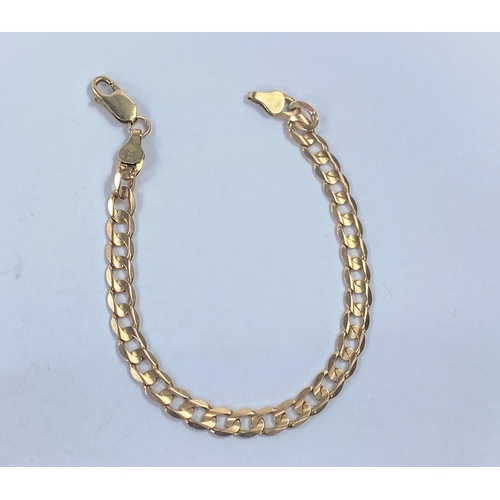 647a - A yellow metal flattened curb link bracelet stamped 375, 7.5gm