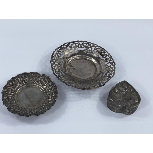 694 - An Indian silver heart shaped box, repousse decoration, unmarked; 2 continental dishes, total weight... 
