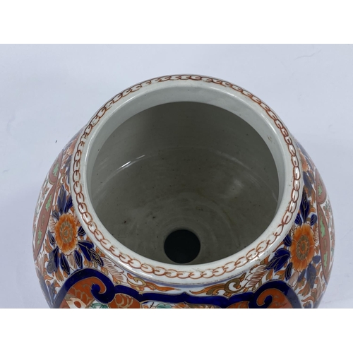 413 - A Japanese Imari pattern jardiniere / planter, the base having central drainage hole and 4 further h... 