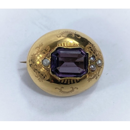 717c - A yellow metal oval brooch set square amethyst colour stone and seed pearls, 2.8gm