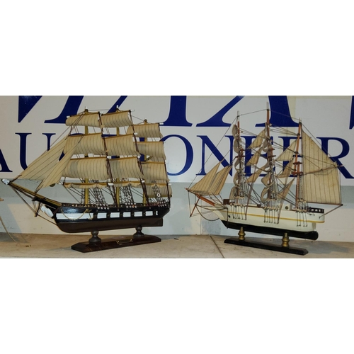 2 - 2 models of ships, 1 Spanish galleon D.Fernandon II E.Gloria and another highly detailed 36cm & ... 