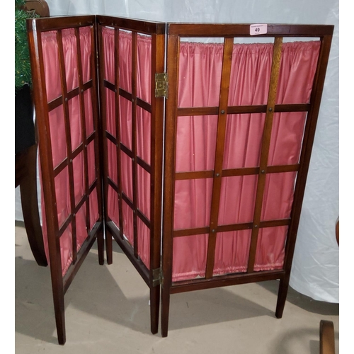 49 - An Edwardian mahogany 3-fold screen with lattice panels, height 85 cm