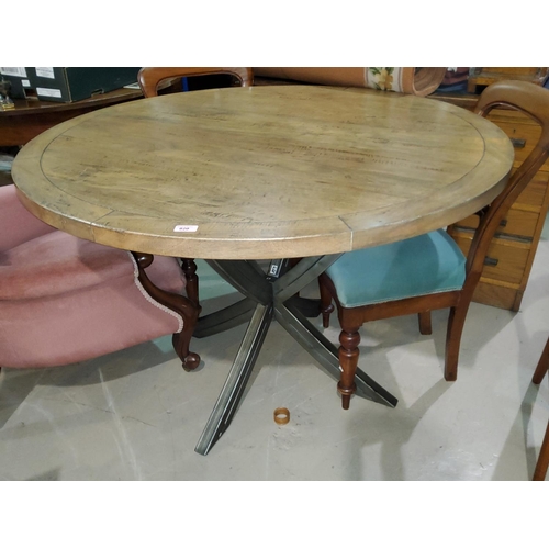 820 - A stained wood period style dining table with circular top, on 4 splay feet