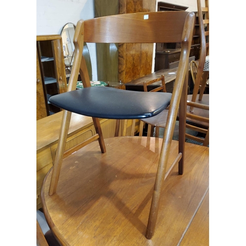 883a - A 1960's vintage teak dining chair, model 71, by Henning Kjærnulf, Denmark