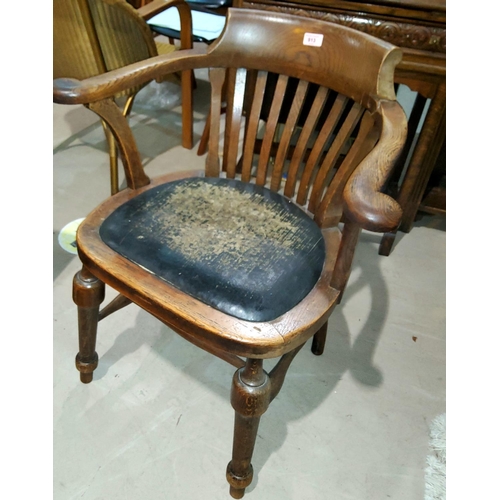 913 - An early 20th century oak office armchair