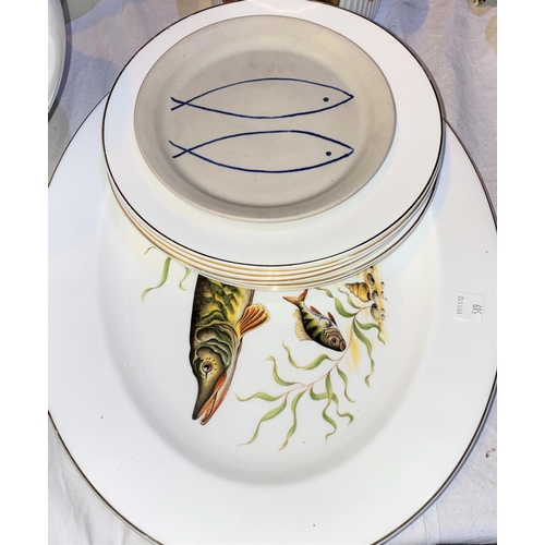 589 - An 'Isabella' soup tureen by Royal Doulton; Portmeirion 'Botanic Garden' dinnerware, 20 pieces appro... 
