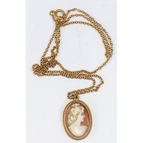 650A - A cameo pendant in 9ct gold mount and unmarked yellow metal chain
