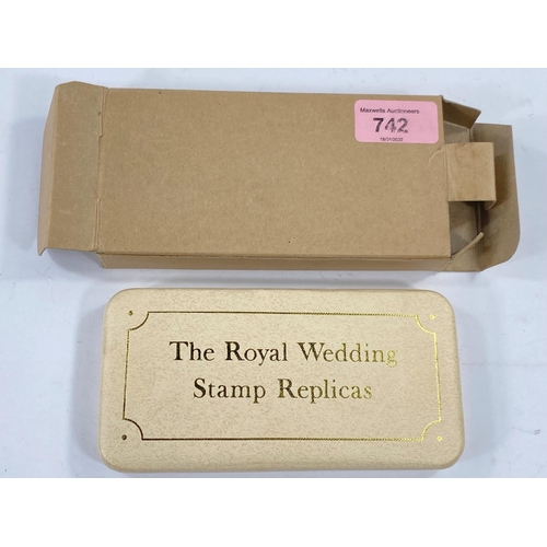742 - A pair of HRH Princess Anne 1973 Royal Wedding commemorative medallic replica stamps, 20 pence in 22... 