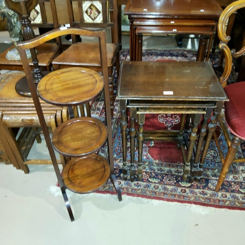 812 - An oak nest of 3 occasional tables; a mahogany 3 height cake stand; an inlaid mahogany wine table