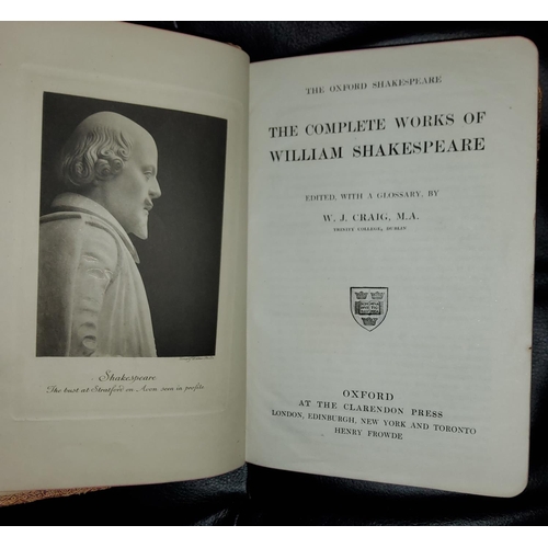 267A - Oxford complete works of William Shakespeare, in leather effect binding, gilt lettering