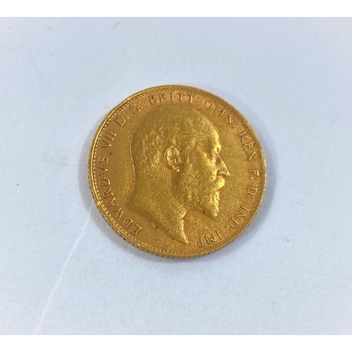 732 - A 1909 gold sovereign.