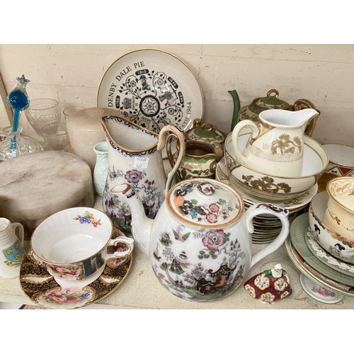 463 - A 19th century part tea service; other decorative china.