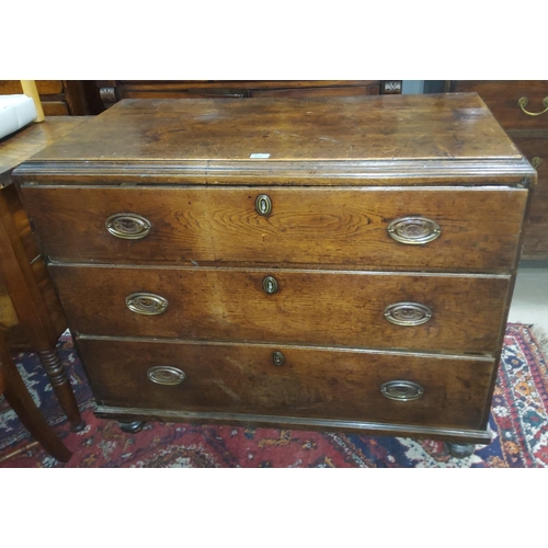 870 - A Georgian mahogany 3 height chest of drawers with brass oval drop handles, on later base