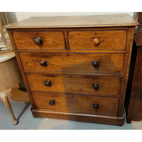 899 - A Victorian mahogany chest of 3 long and 2 short drawers with turned knob handles