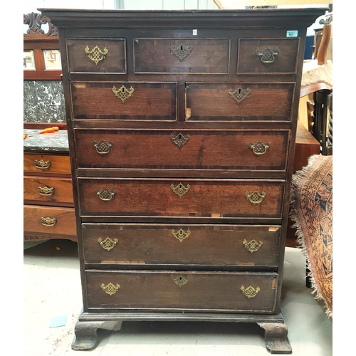 923 - A large Georgian XB oak chest of 5 long and 2 short graduating drawers with brass swan neck handles ... 