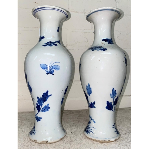 498 - A pair of 19th century Chinese blue and white baluster vases, naturalistic decoration, 4 character m... 