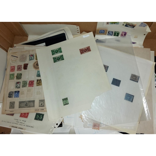 252C - A selection of stamps in albums and loose.