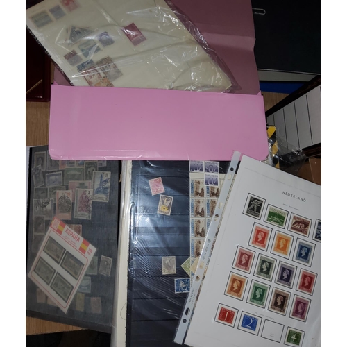 259 - A selection of World/Europe stamps