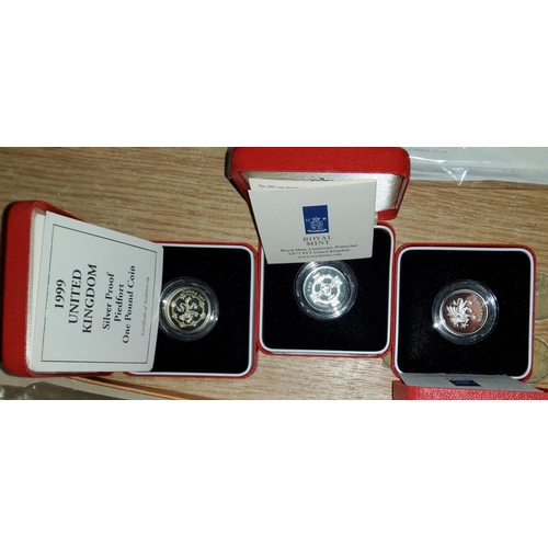 317 - GB:  £1 silver Piedforts 1999, 2000 & 2001