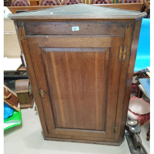 921 - A Georgian oak straight front corner cupboard enclosed by panelled door width 78cm