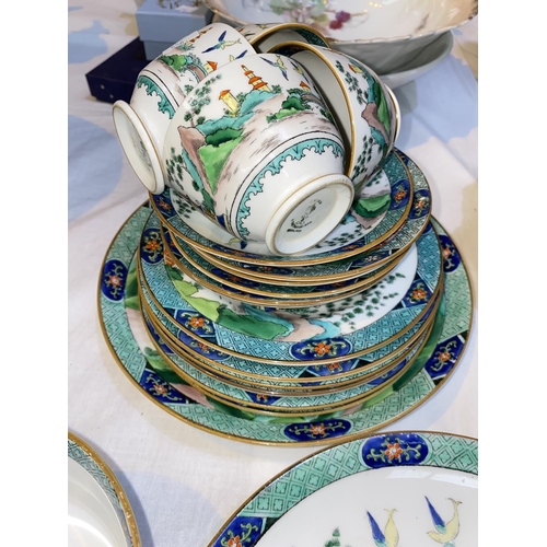 556 - A Crown Staffordshire 20 piece part tea set, chinoiserie pattern; other teaware