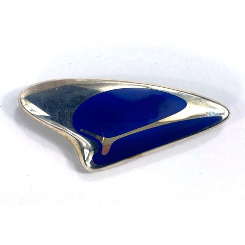 641 - Twenty small oval cut dark blue sapphires, gross 8.39 crats