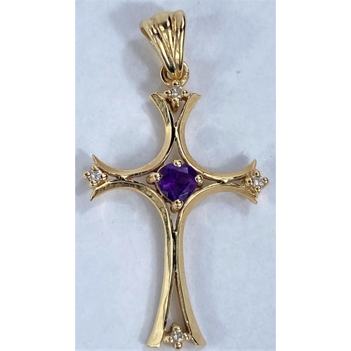 635 - A yellow metal cross pendant set central amethyst coloured stone and 4 clear stones, stamped 14k, 2g... 