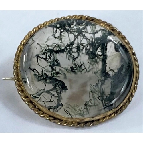 685 - A Victorian yellow metal brooch; a silver bangle and ring; a moss agate brooch; an amethyst necklace... 