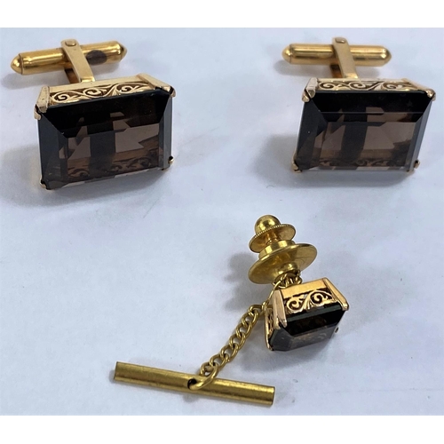 709 - A gent's cufflinks and tiepin set in yellow metal, with large cushion cut rectangular smoky quartz i... 